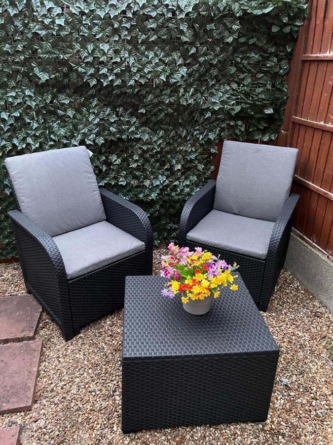 Beautiful Apartment In Beckton With Private Entrance And Garden لندن المظهر الخارجي الصورة