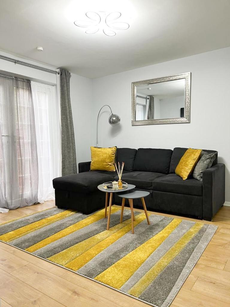 Beautiful Apartment In Beckton With Private Entrance And Garden لندن المظهر الخارجي الصورة