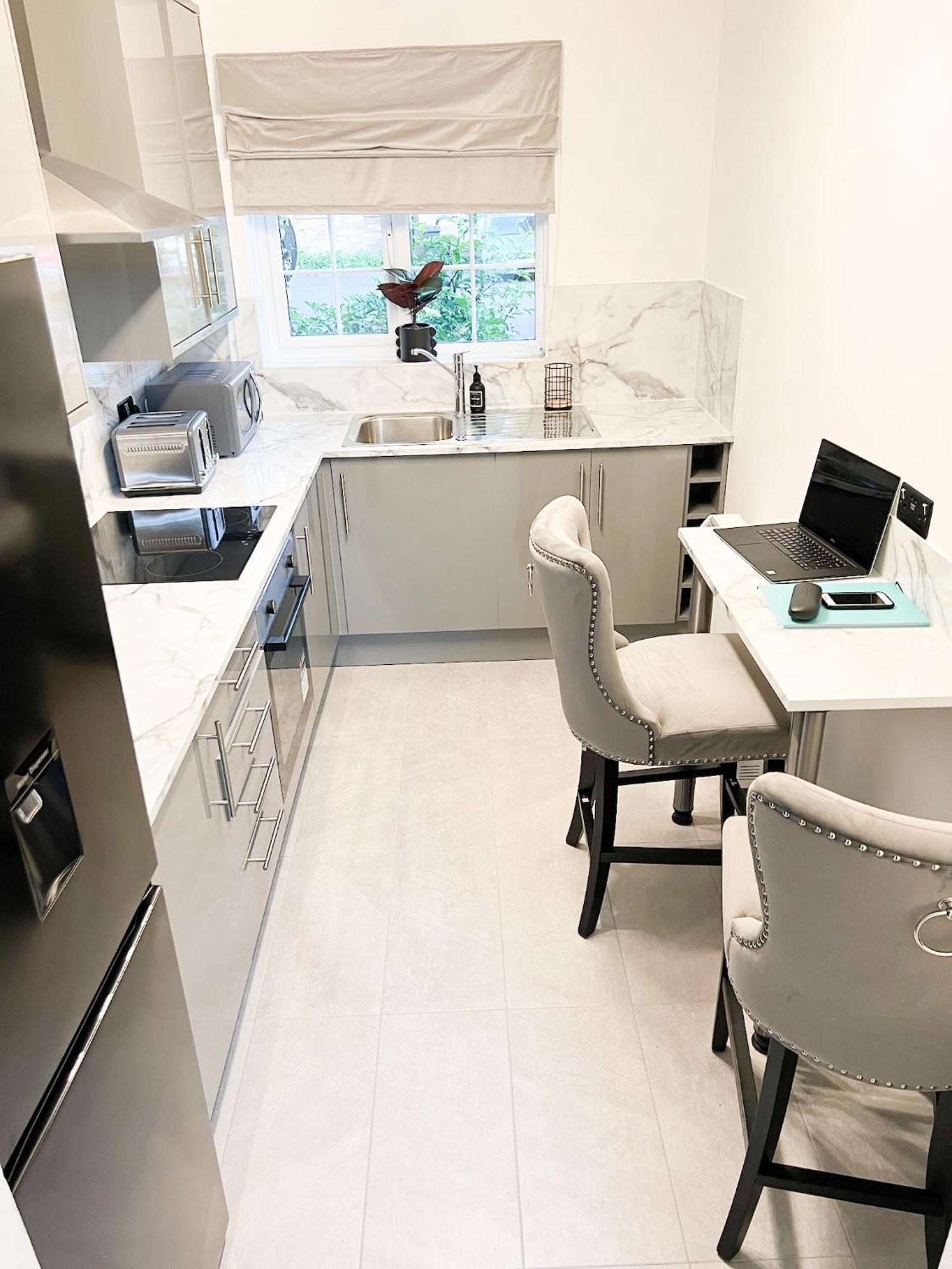 Beautiful Apartment In Beckton With Private Entrance And Garden لندن المظهر الخارجي الصورة